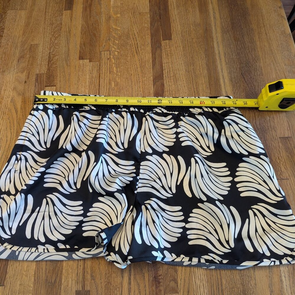 Plant Pattern Black and White Short Shorts Elastic Waist POCKETS - Picture 3 of 5